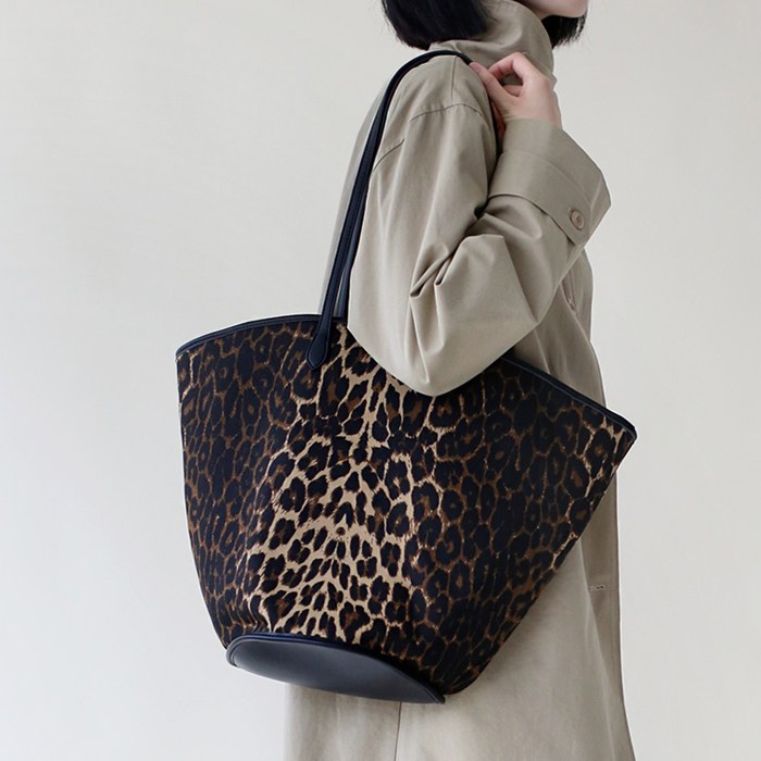 Leopard shoulder bag