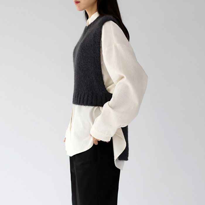 Unbalanced belt knit vest