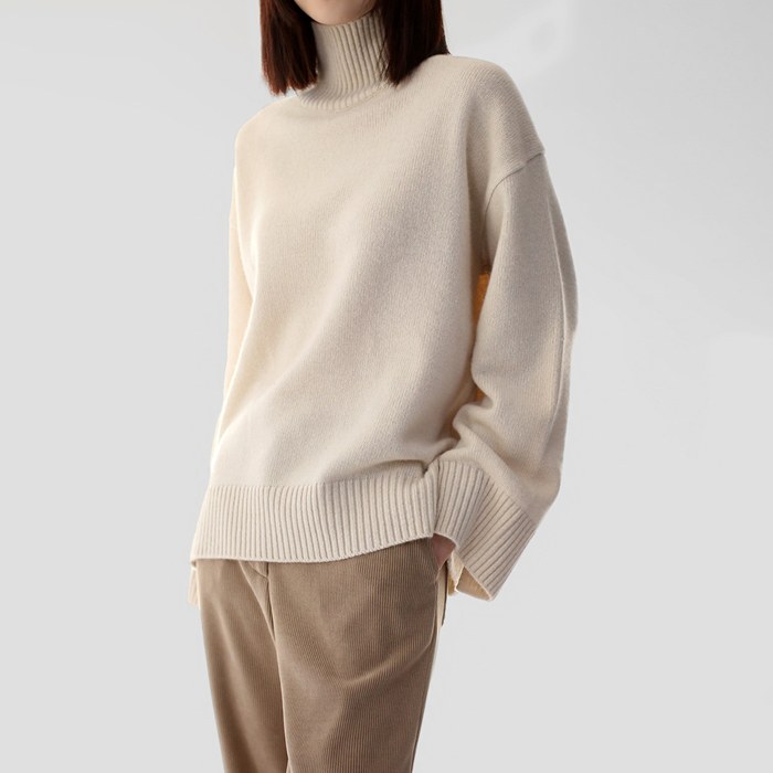 Slit turtleneck knit top